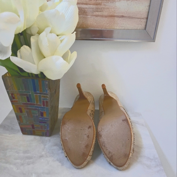 Gold heel Shoes - Picture 5 of 5
